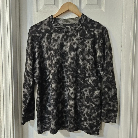 LINE ANIMAL PRINT SWEATER - Picture 1 of 4